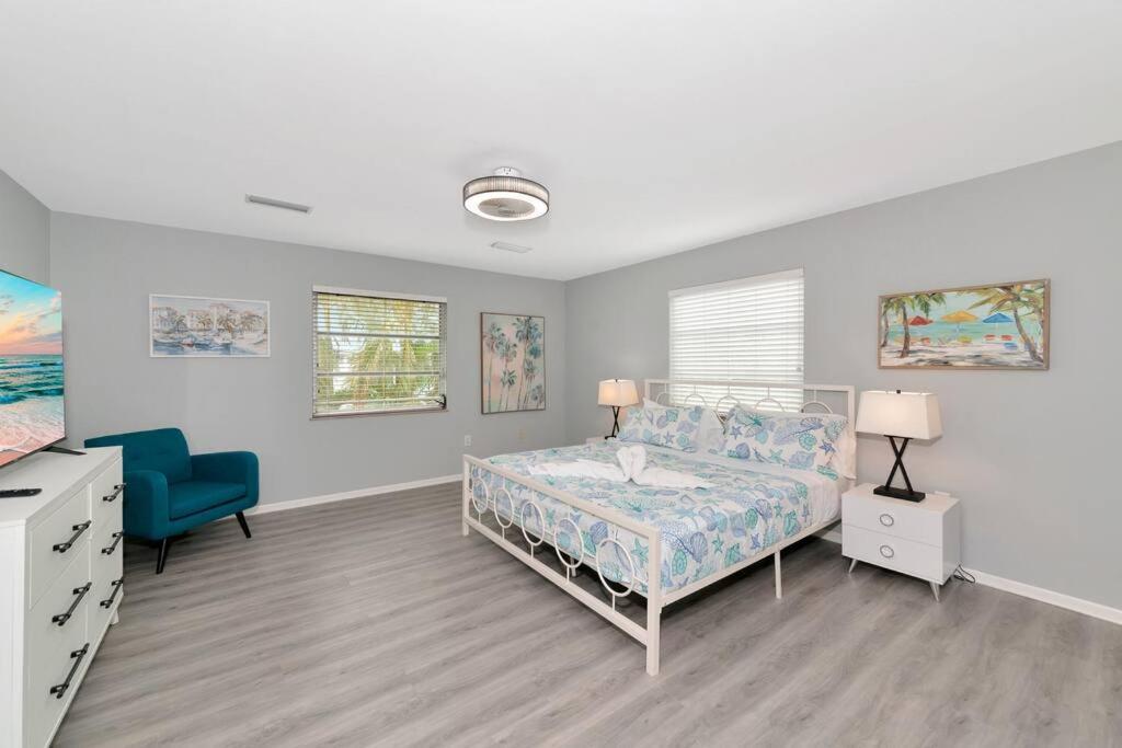 Walk To The Beach - Island Villa Siesta Key Exterior photo