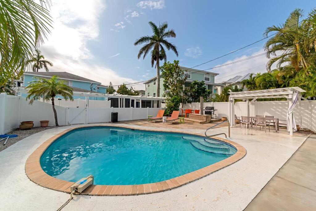 Walk To The Beach - Island Villa Siesta Key Exterior photo