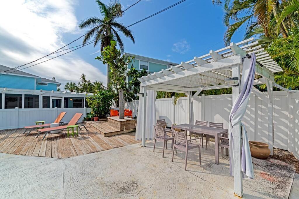Walk To The Beach - Island Villa Siesta Key Exterior photo