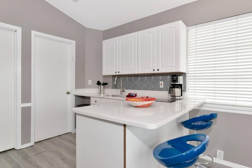Walk To The Beach - Island Villa Siesta Key Exterior photo